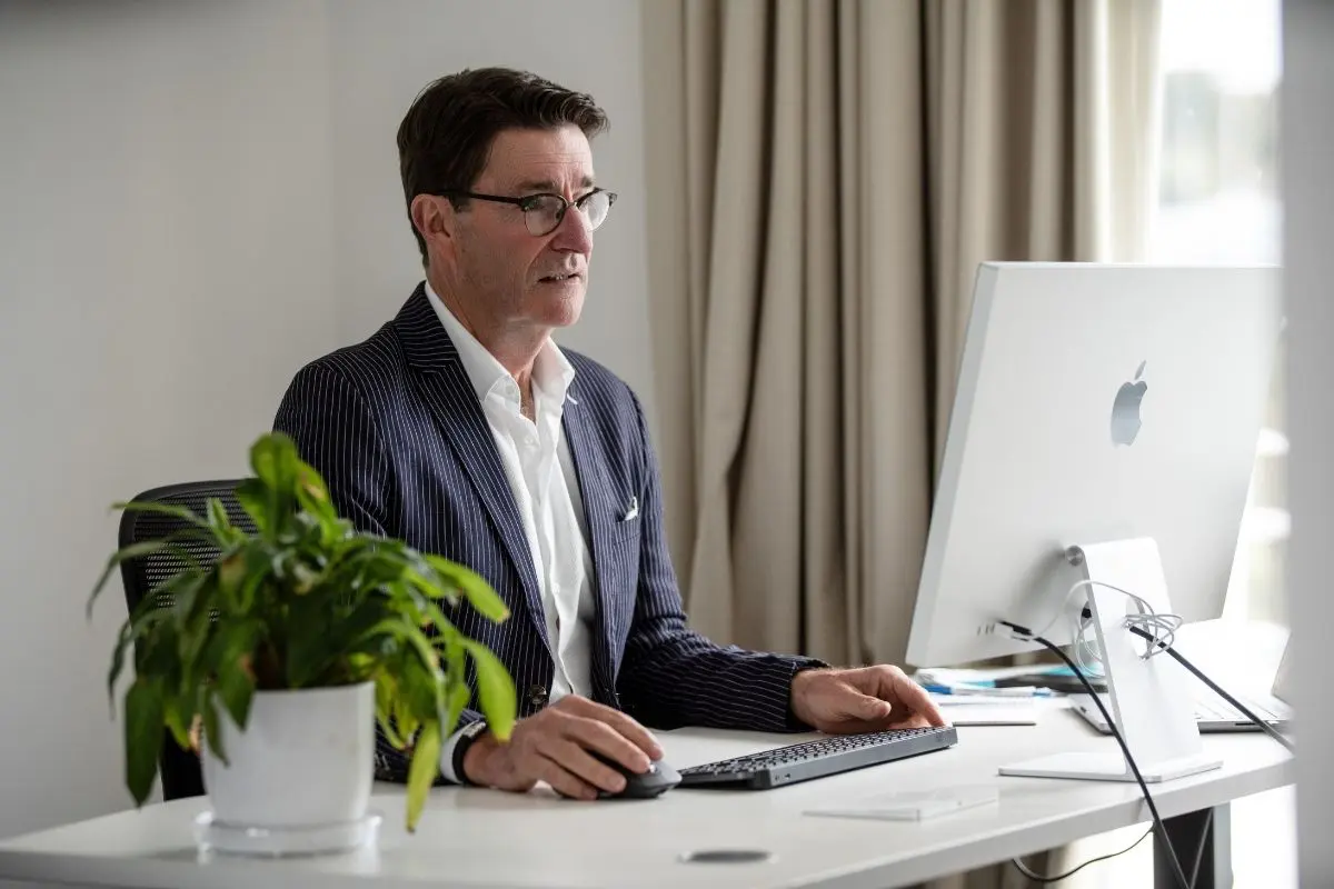 Boutique buyers agency advising clients in a Northern Beaches living room — an advisory rather than transactional engagement