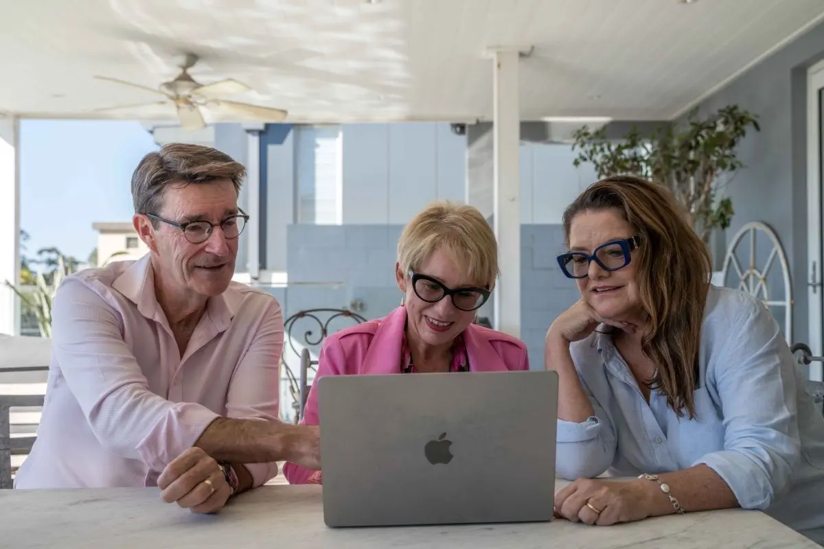 Mike and Sarah with a client at Manly cafe friendly buyers agent Manly experience.