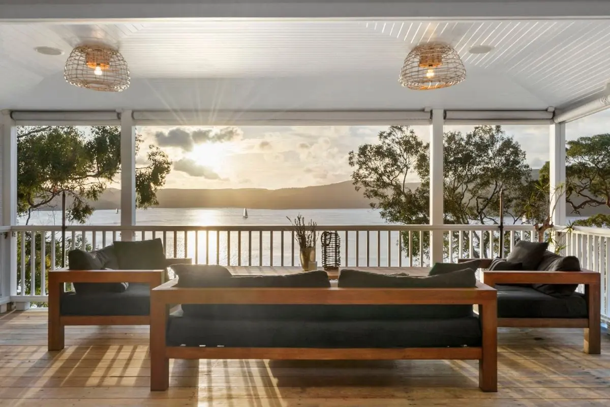 65-sunset-deck-family-home-northern-beaches-buyers-agent Family deck at sunset, perfect setting for Northern Beaches property buyers.