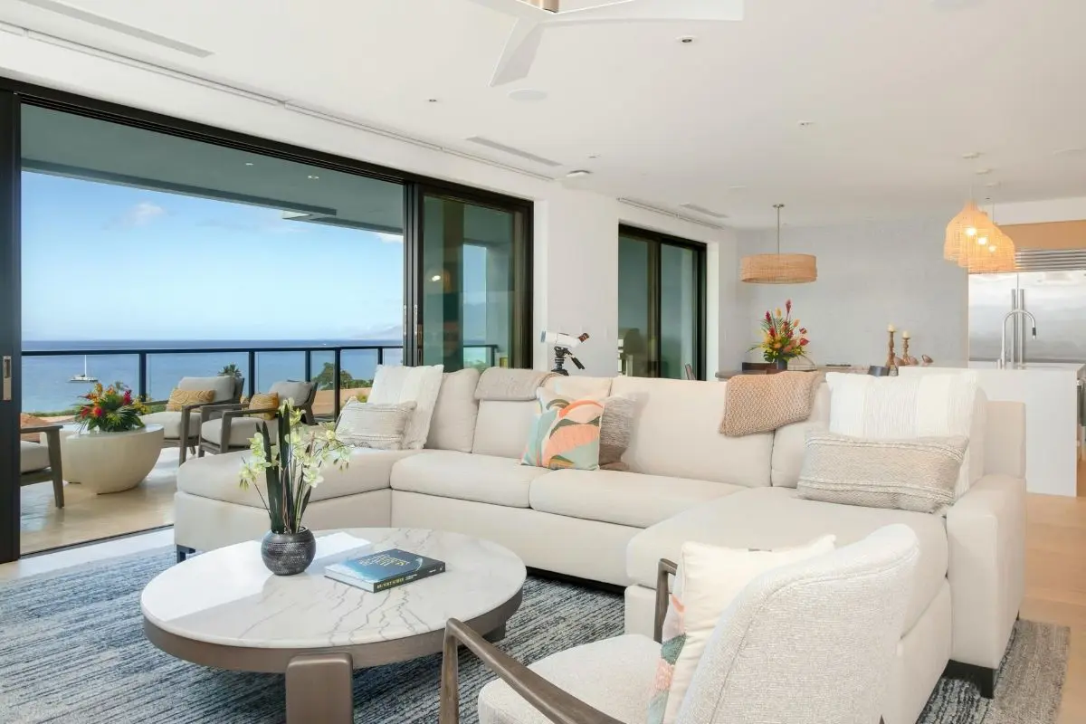 66-bright-white-lounge-northern-beaches-buyers-agent Bright white interior lounge, calming retreat for Northern Beaches buyers agent listings.