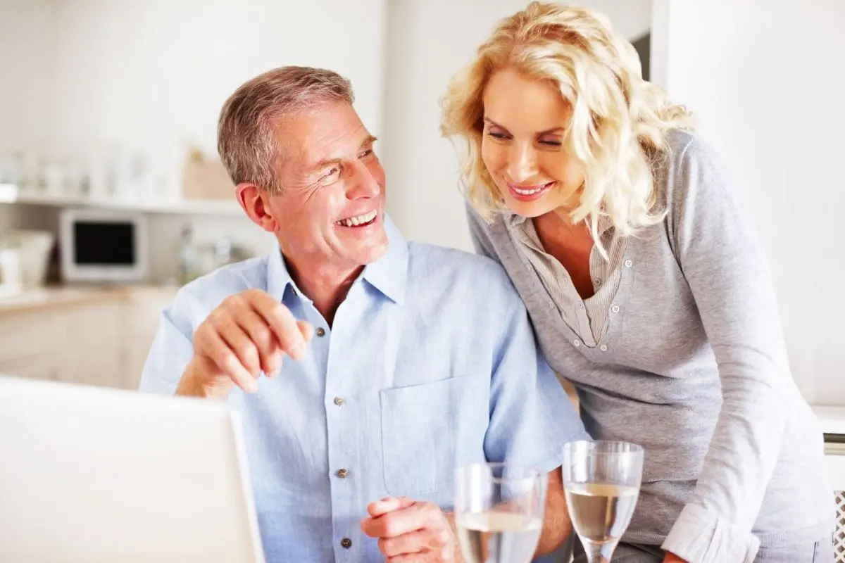 88-mature-couple-drinks-northern-beaches-buyers-agent Happy mature couple relaxing, trusted outcomes with Northern Beaches buyers agent guidance.