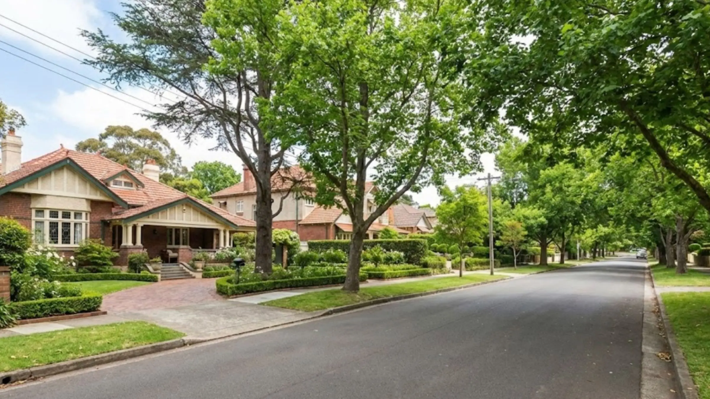 wahroonga-luxury-federation-street Tree-lined street of Federation houses in Wahroonga on Sydney's Upper North Shore
