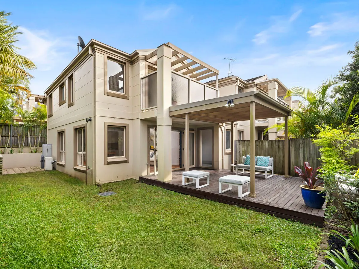 Townhouse and courtyard on Pittwater Road, Mona Vale