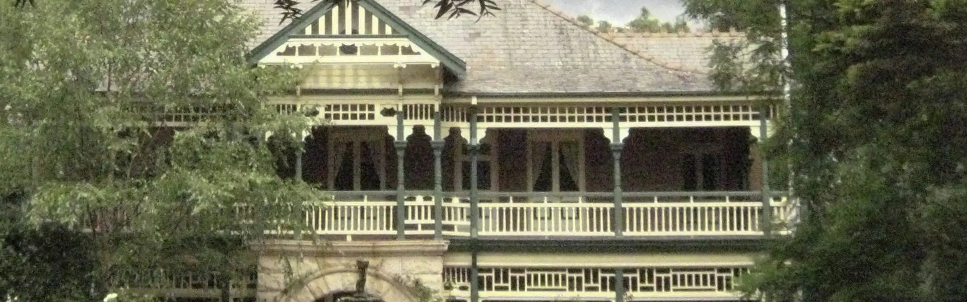 A Federation house among the trees in Turramurra