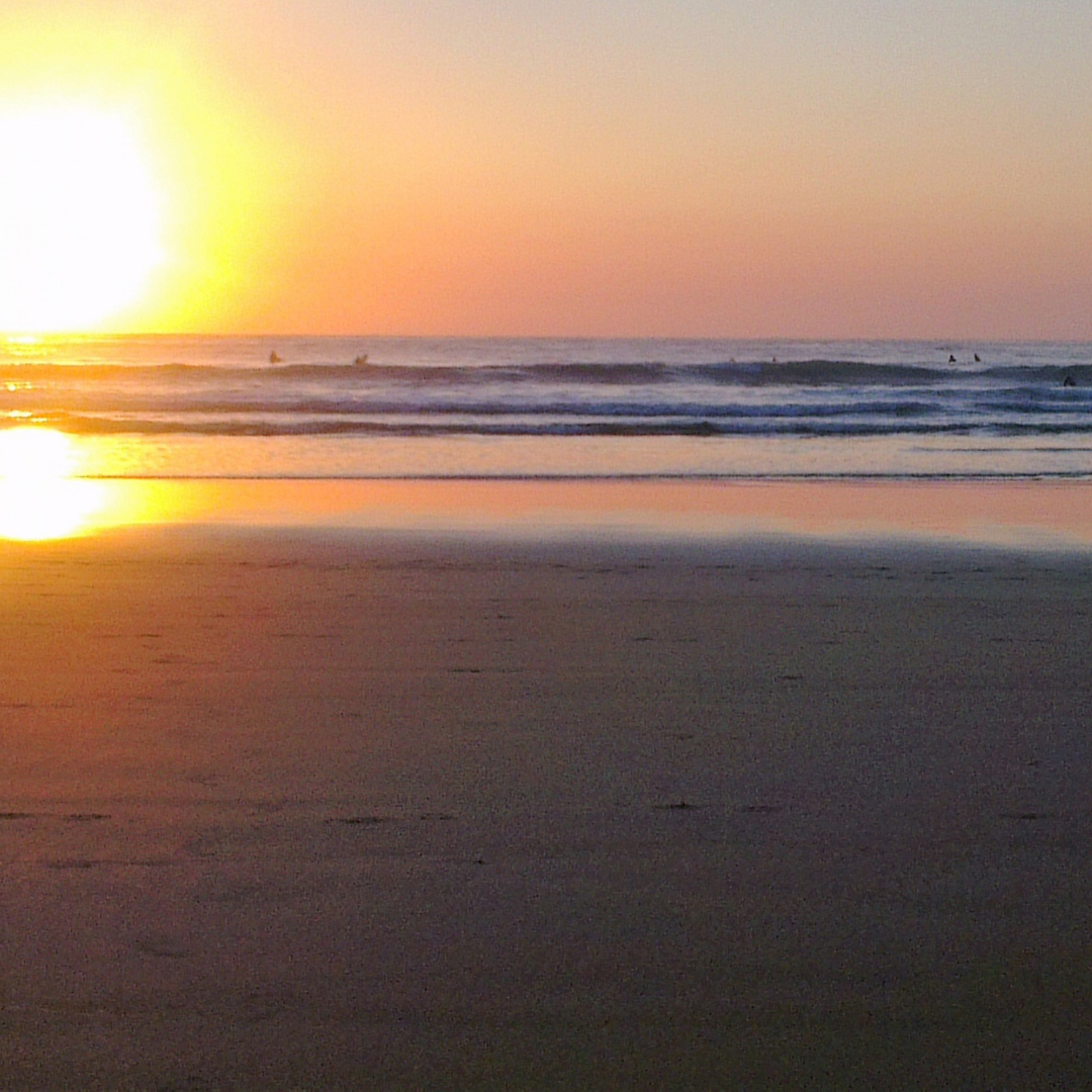 10 Sunrise at Freshwater Beach with surfers – lifestyle appeal for Freshwater buyers agents
