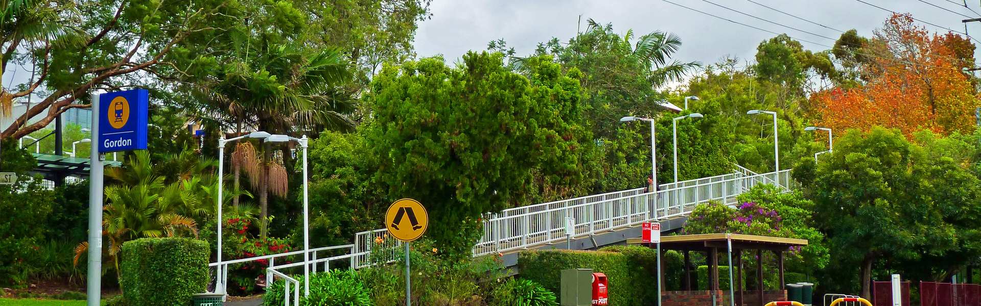Gordon railway station and its gardens on Werona Avenue
